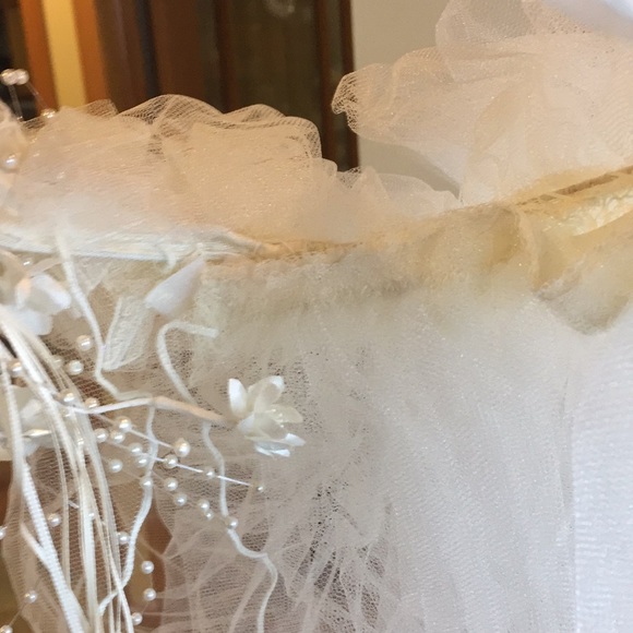 Candlelight Tulle Dual Layer Fingertip Length Wedding Veil - Picture 8 of 8